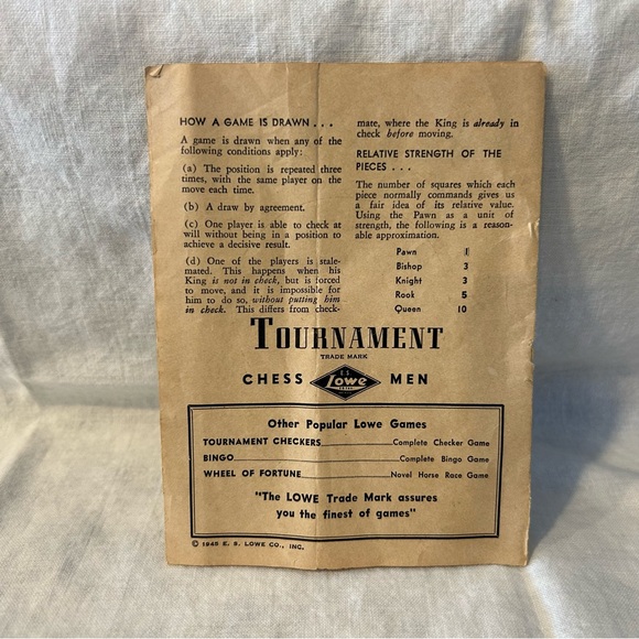 Vintage 1945 E.S. Lowe "Tournament Chess Men Rules For Playing Chess" BOOKLET - Picture 2 of 3